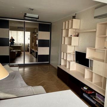 Йорданська вул. (Лайоша Гавро), 16