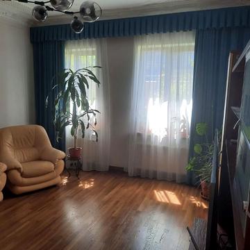 Бориса Джонсона вул., 11