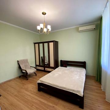 Пироговська вул., 2/2