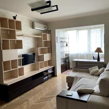 Йорданська вул. (Лайоша Гавро), 8