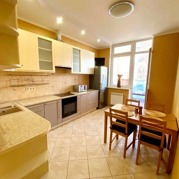 Гната Хоткевича вул. (Червоногвардійська), 12