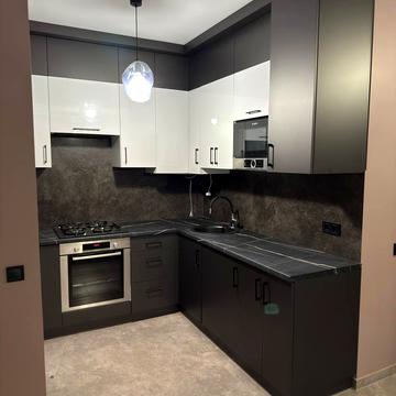 Героїв Майдану вул., (Будинок 6)