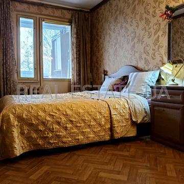 Дніпровська набережна вул., 5-А