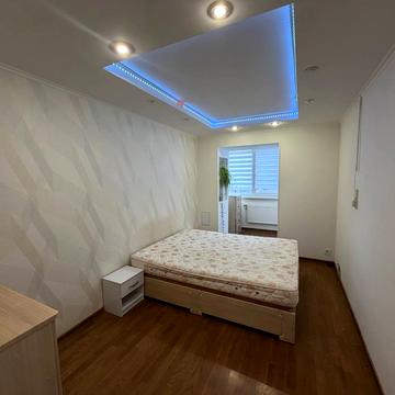 Набережна вул., 12