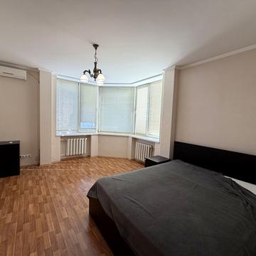 Миколи Бажана просп., 12