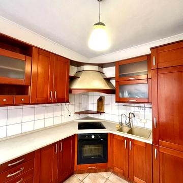 Черняховського вул., 12