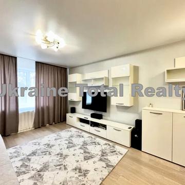 Паризька вул., 5