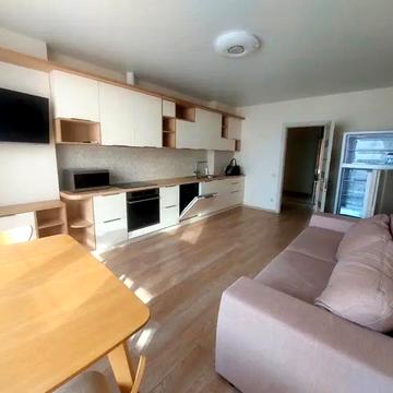 Вацлава Гавела бульв. (Івана Лепсе), 6/7а