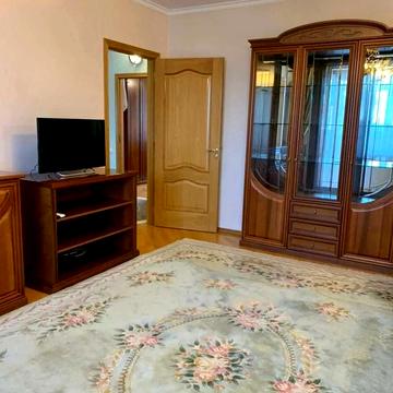 Івана Мазепи вул. (Січневого Повстання), 12-Б