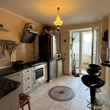 Василя Симоненка вул., 35