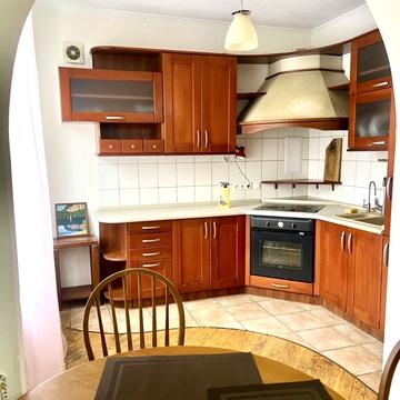 Черняховського вул., 12