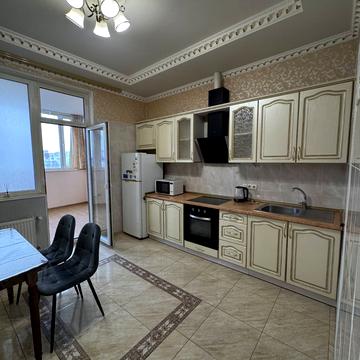 Академіка Корольова вул., 5/4