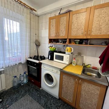 Богатирська вул., 18