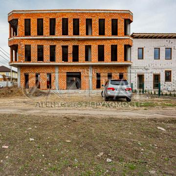 Магістральна вул., 15