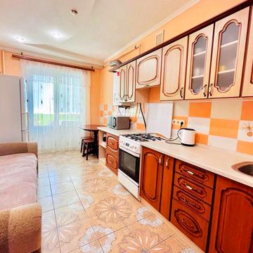 Братська вул., 12