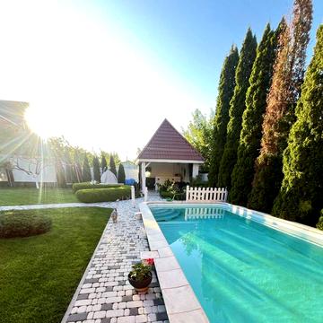 Печерська вул., 53