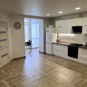 Набережна Перемоги вул., 42