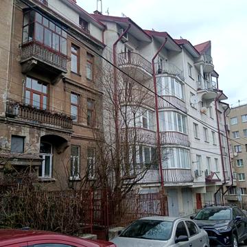 Максима Кривоноса вул., 12б