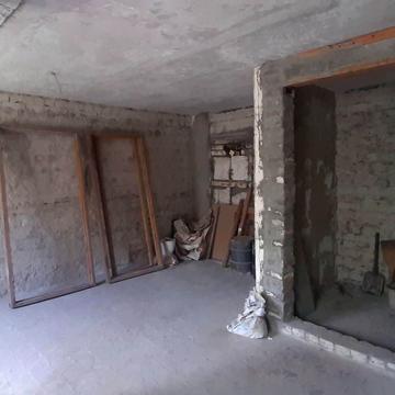 Центральна вул., 8