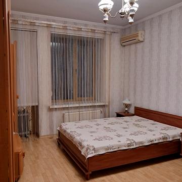 Дмитрівська вул., 46