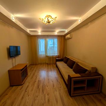 Велика Васильківська вул. (Червоноармійська), 114