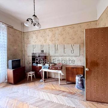 Богдана Хмельницького вул., 50