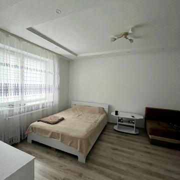 Берегова вул., 18