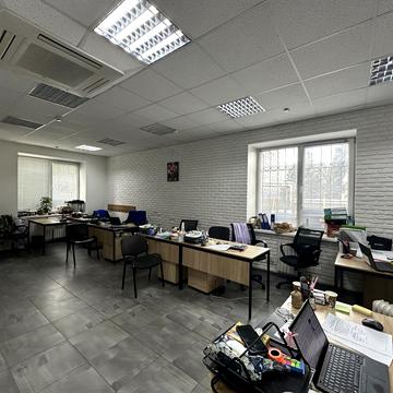 Кучеревського бульв., 1