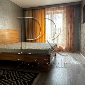 Петрівська вул., 1-Б