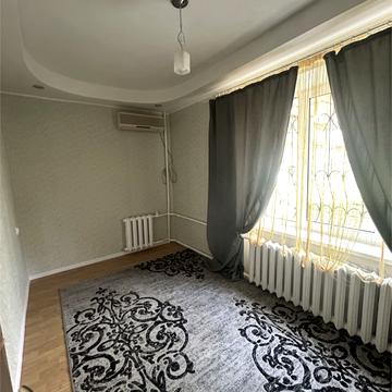 Єреванська вул., 25/1