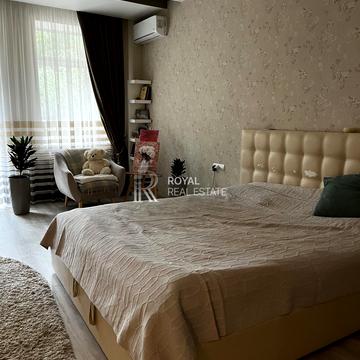 Валерія Лобановського вул., 21