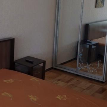 Дунайська вул., 14