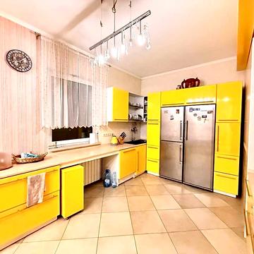 Володимира Івасюка просп. (Героїв Сталінграду), 12-Ж