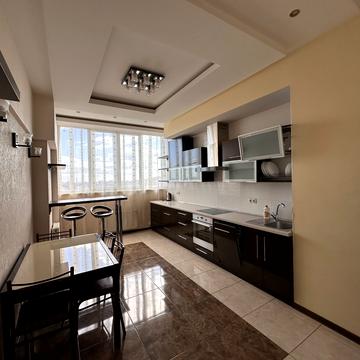 Академіка Корольова вул., 5/4