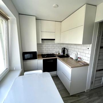 Запорізька вул., 1