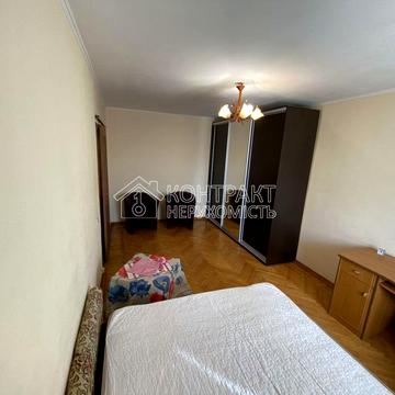 Вартових Неба вул. (Тобольська), 38