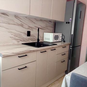 Хорватська вул., 12