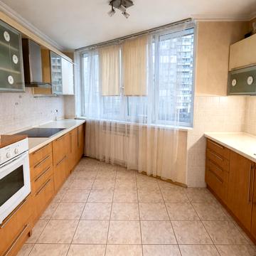 Радунська вул., 1/10