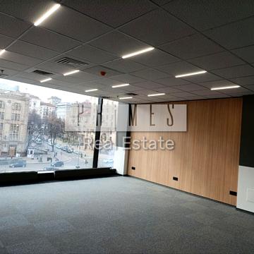 Хрещатик вул., 8-Б