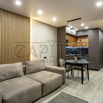 Ужгородський пров., 4/1