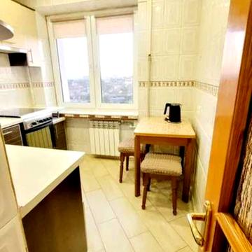 Льва Ландау просп. (50-річчя СРСР), 16