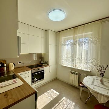 Підгірна вул., 12