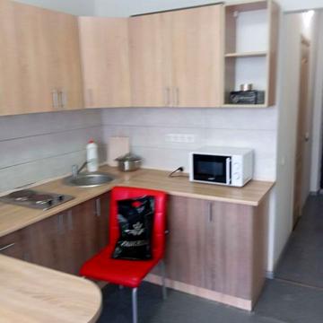 Магістральна вул., 33