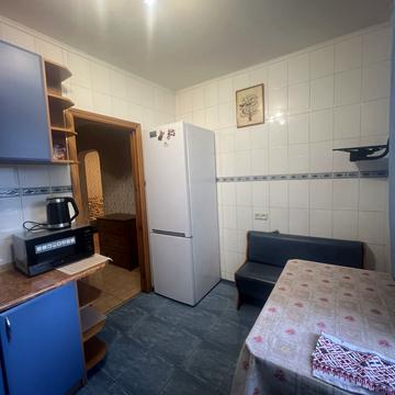 Ревуцького вул., 7