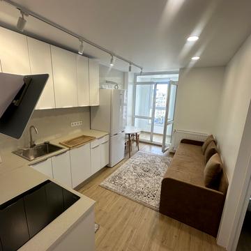 Залізнична вул., 8