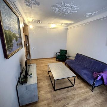 Пилипа Орлика вул., 9