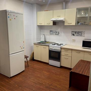 Ярослава Баїса вул. (Володимира Висоцького), 25