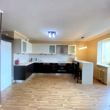 Олександра Мишуги вул., 8