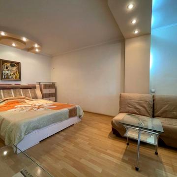 Срібнокільська вул., 16