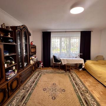 Володимира Вернадського вул., 2